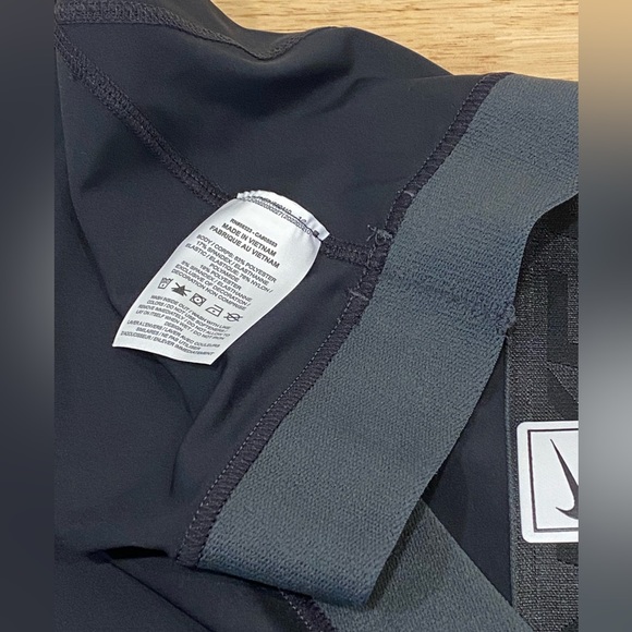 Nike Pro Dri-FIT Women's Graphic Crop Tank Top NWT black logo band small perfect - Picture 9 of 12